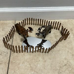 Schleich Moose and small Murrow to reflect drinking water with a fence.